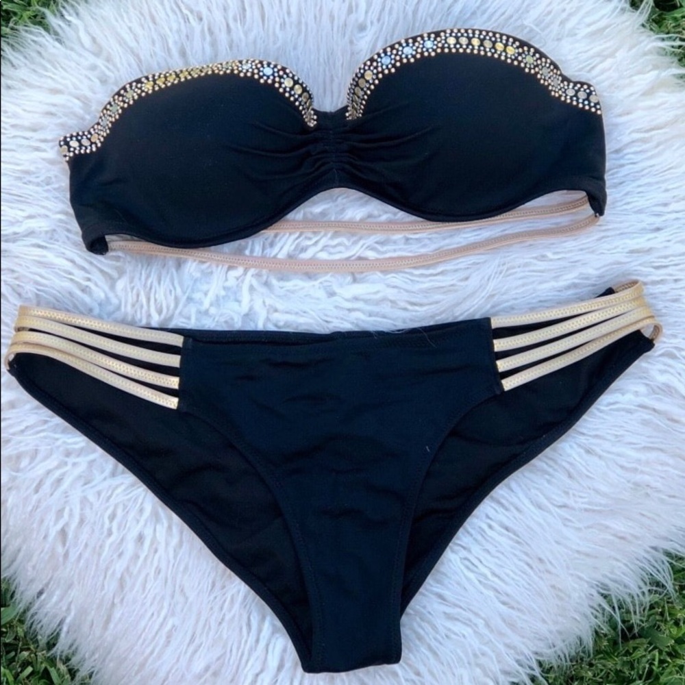 Victoria’s Secret bikini